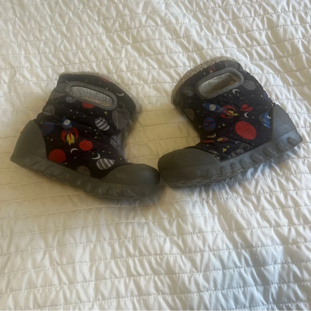 Bogs Kids Space-Print Winter Boots in Black with Multi-Color Planets